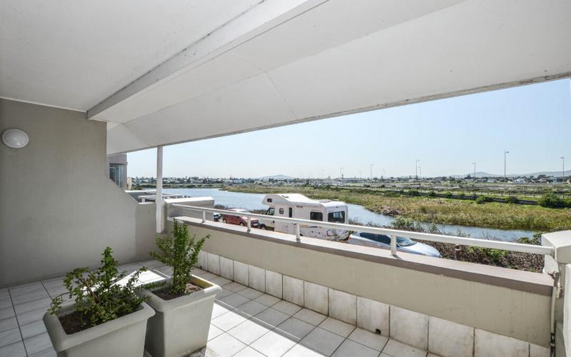 To Let 2 Bedroom Property for Rent in Blouberg Beachfront Western Cape